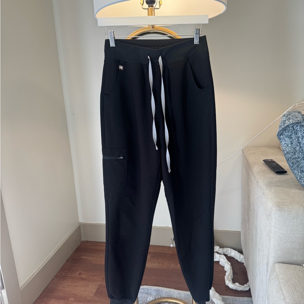 FIGS Women’s Jogger Scrub Pants